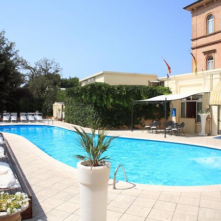 Villa Adriatica Ambienthotels Rimini Esterno foto