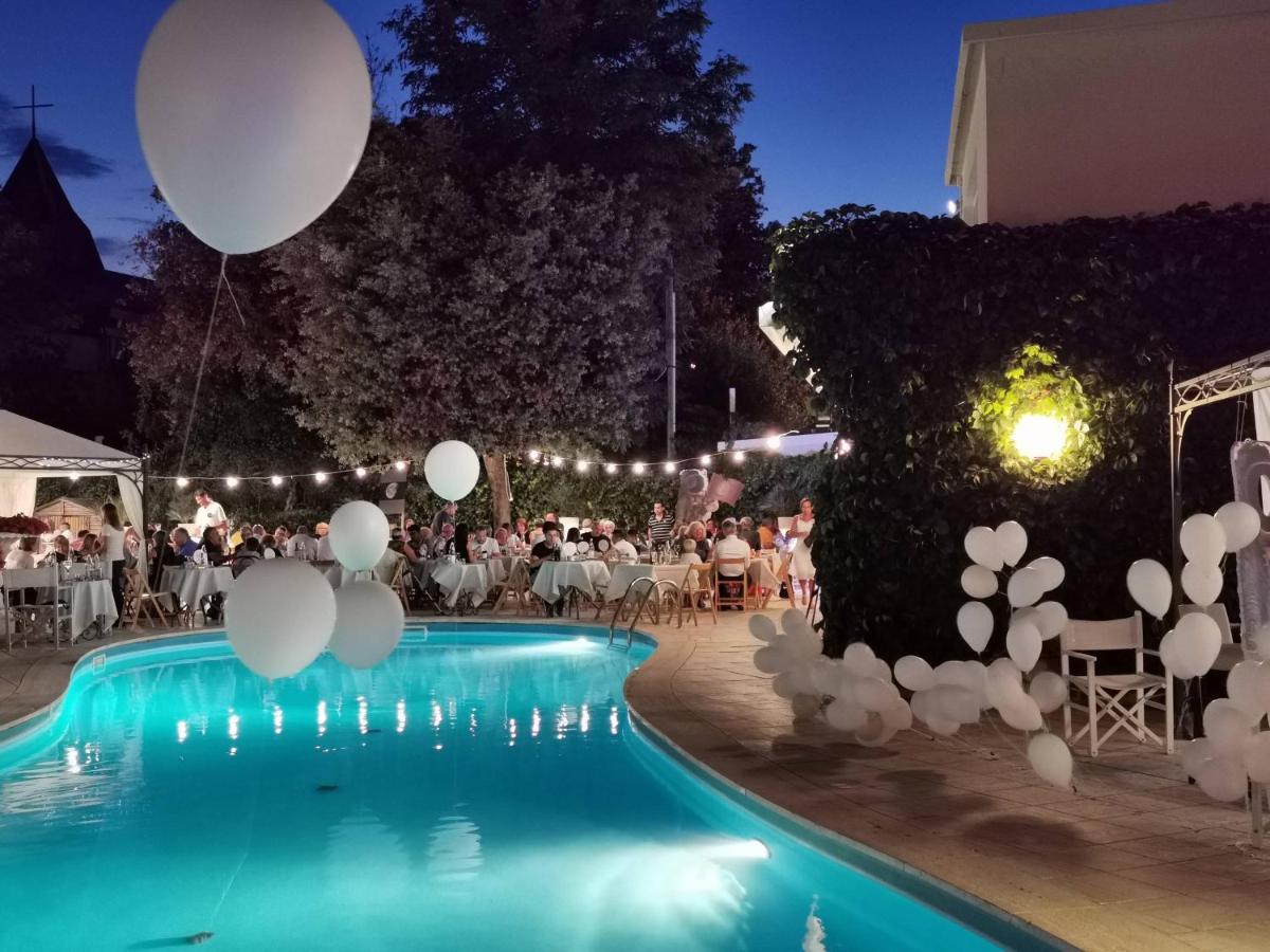 Villa Adriatica Ambienthotels Rimini Esterno foto
