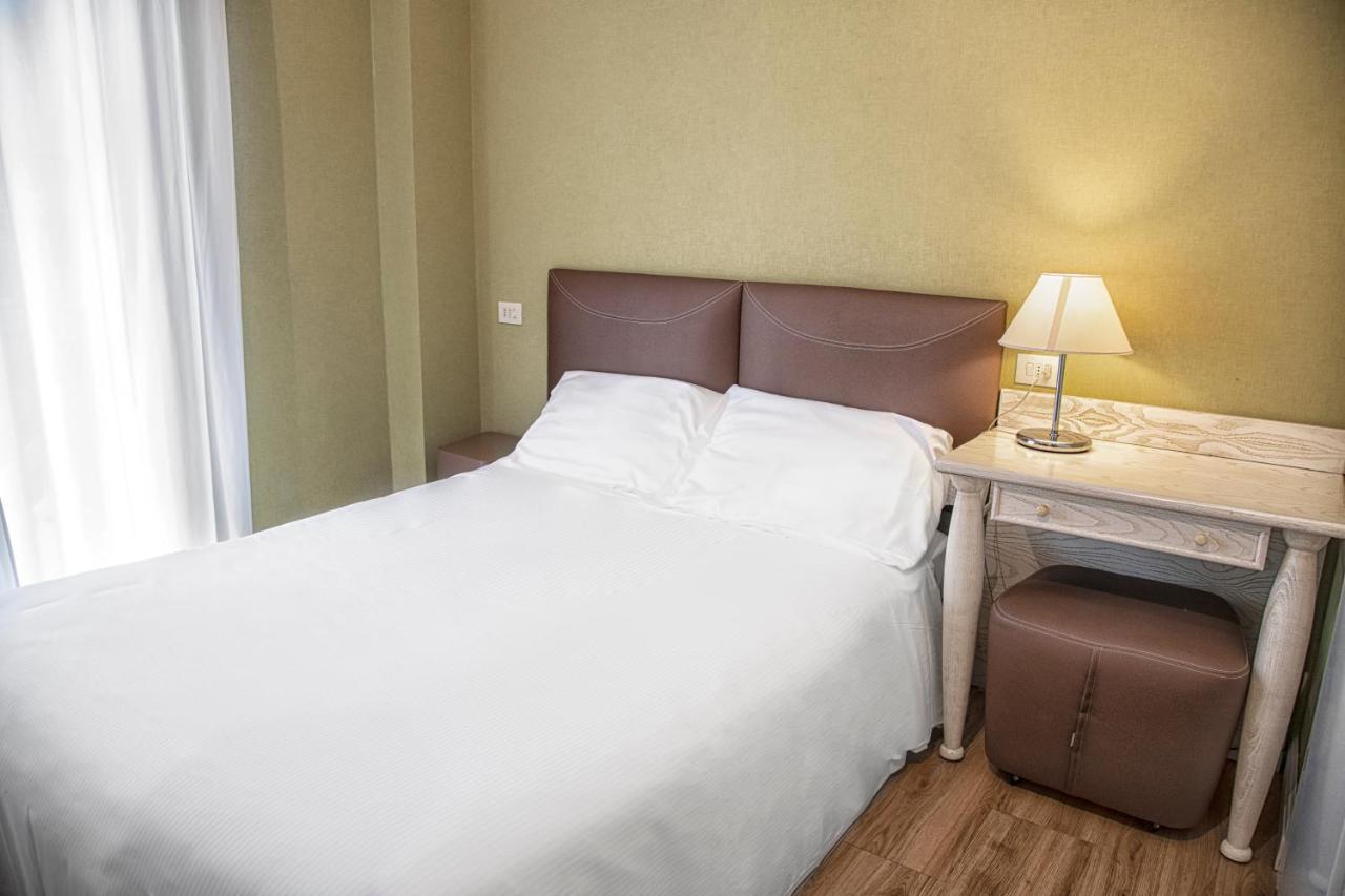 Villa Adriatica Ambienthotels Rimini Esterno foto