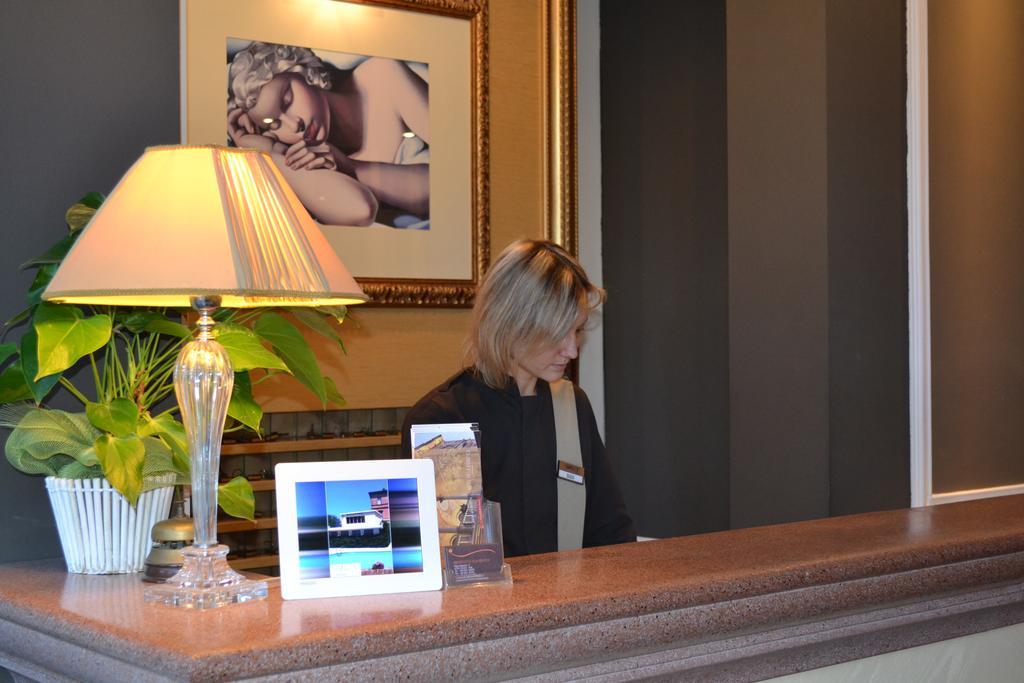 Villa Adriatica Ambienthotels Rimini Esterno foto