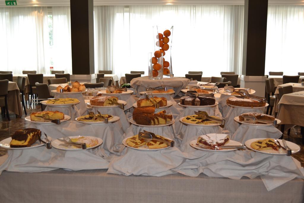 Villa Adriatica Ambienthotels Rimini Esterno foto