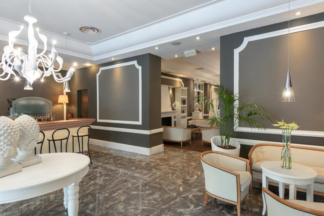 Villa Adriatica Ambienthotels Rimini Esterno foto