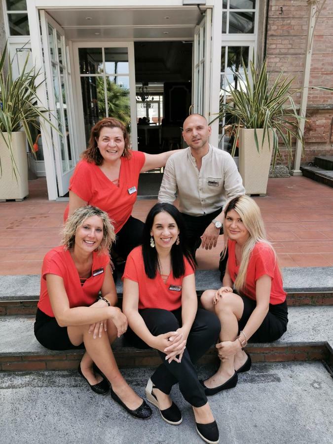 Villa Adriatica Ambienthotels Rimini Esterno foto