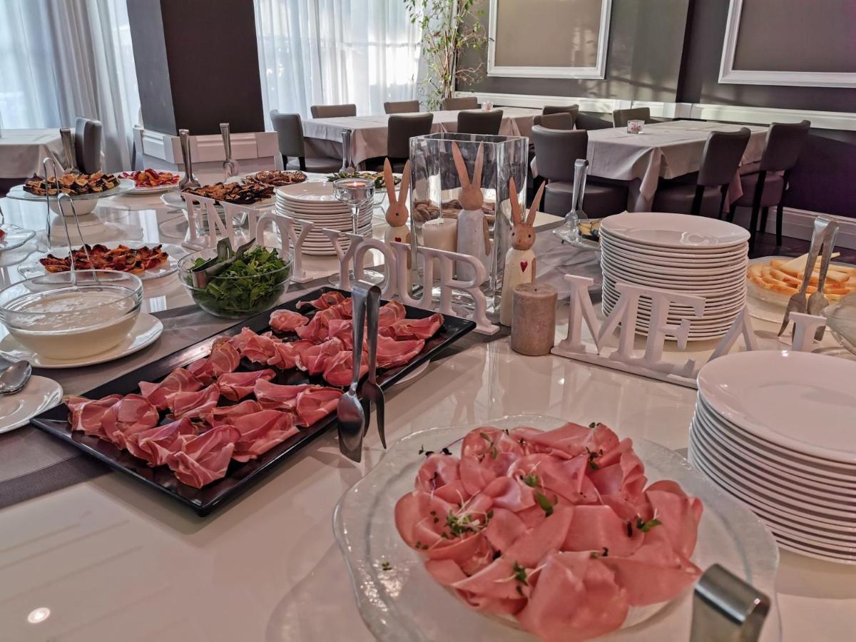 Villa Adriatica Ambienthotels Rimini Esterno foto